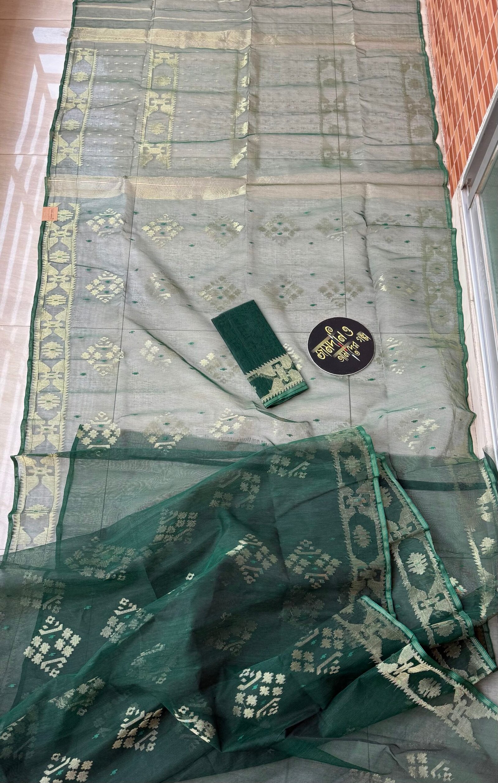 Jamdani saree Halfsilk Green & Black dual - Image 4
